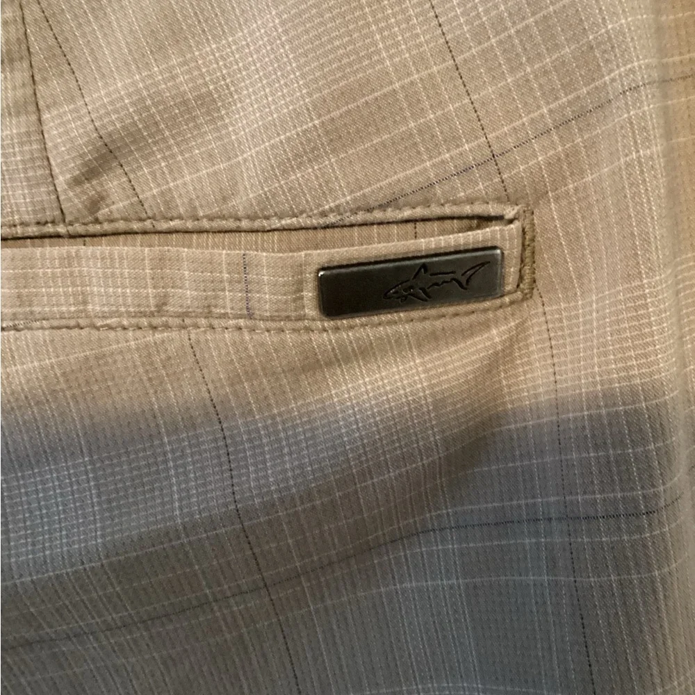 Greg Norman Men's Tan Plaid Cargo Shorts
